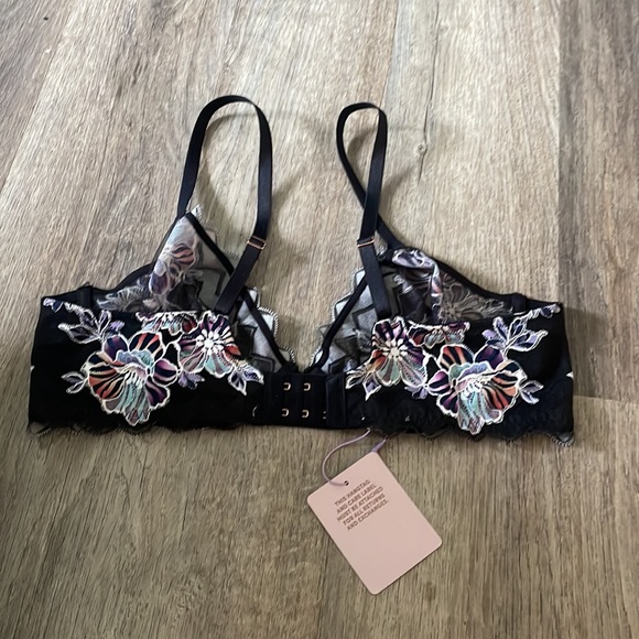 NWT SAVAGE FENTY BRAS (2) 38C - Picture 5 of 6